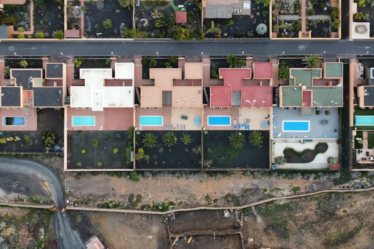 Buying Where Short-Term Rental Permits Are Capped: 2025 Guide to Value, Loans, and Cash Flow