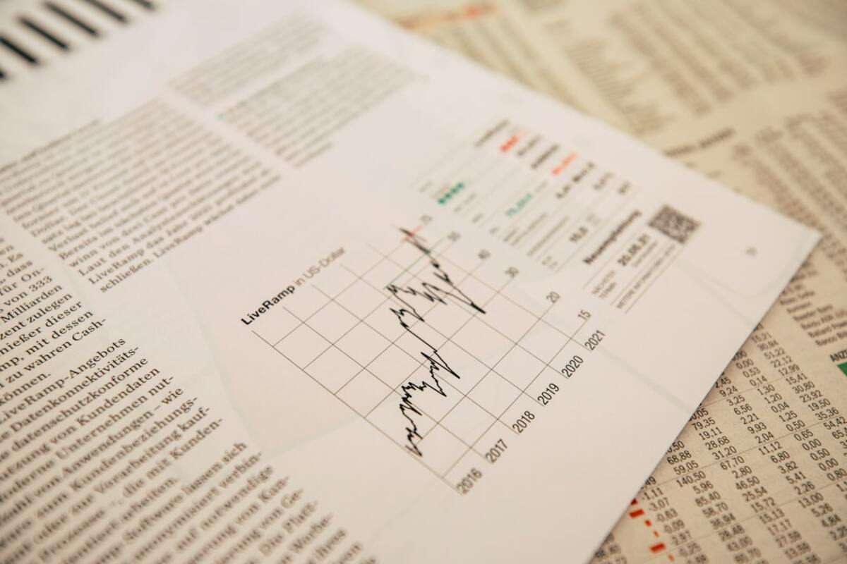 Private Credit Interval Funds: Yield With Guardrails or Liquidity Mirage?